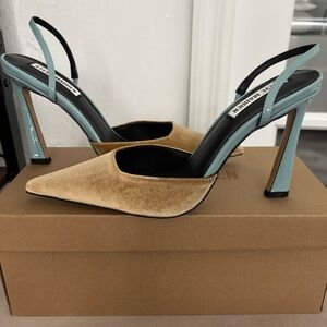 (NWT) Steve Madden Tan and Blue Slingback Heels